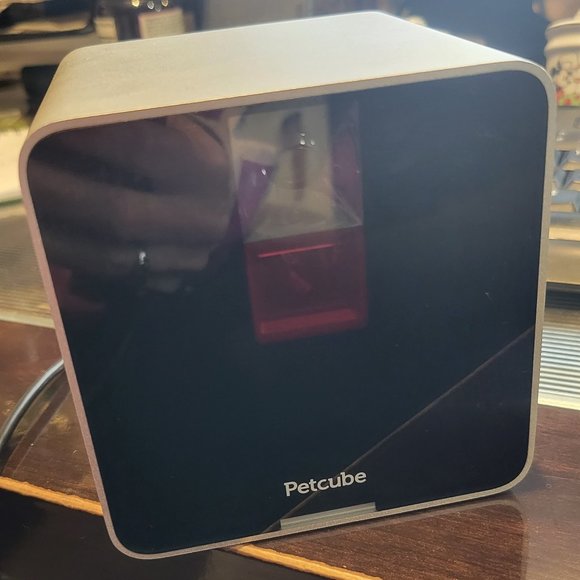 First Generation Petcube Camera Pets w/ HD 720p Video Wi-Fi & Two-Way Audio E18 - Picture 1 of 2